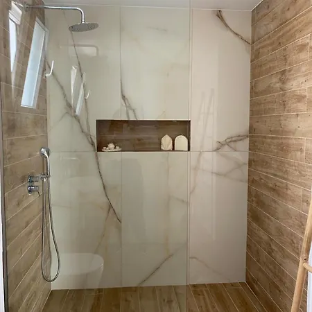 Apleton Αγία Άννα